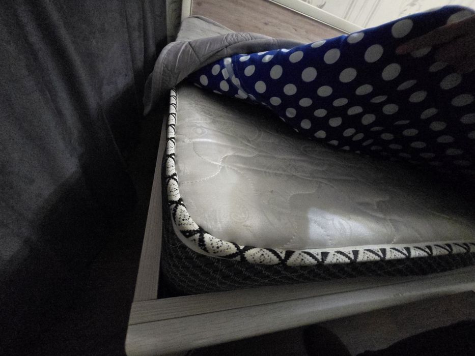 Двухспальный кроват