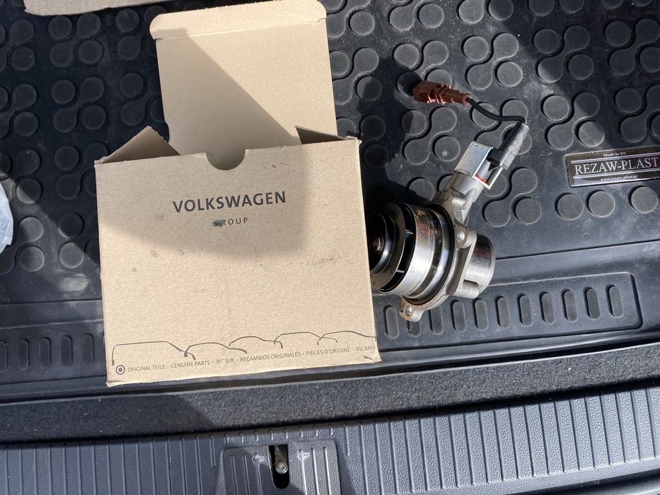 Водна помпа vw passat B8