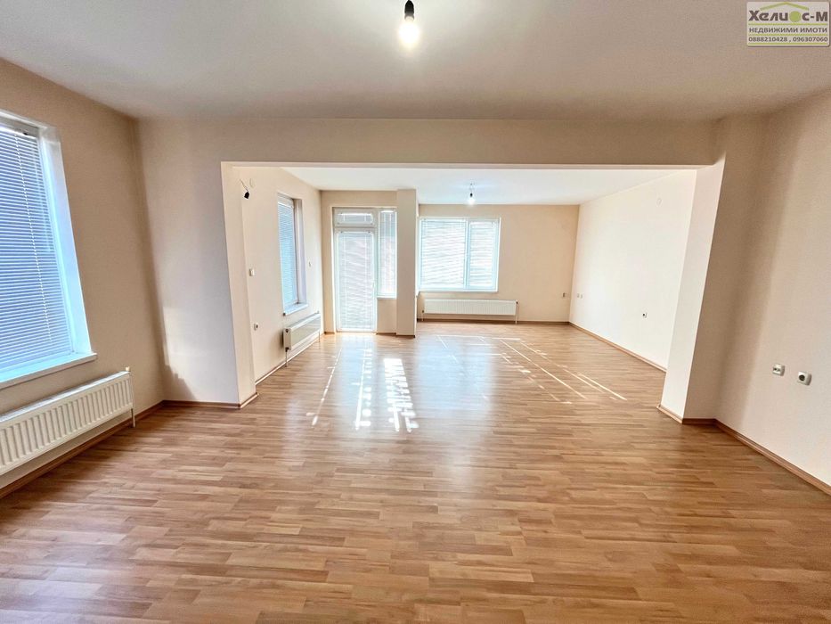 Тристаен апартамент с гараж до трето и четвърто училища, гр.Монтана