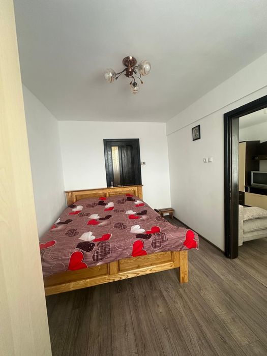 Închiriez apartament 2 camere pozitie centrala cu 2 camere mobilat și utilat