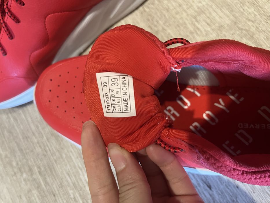 Продам кроссовки