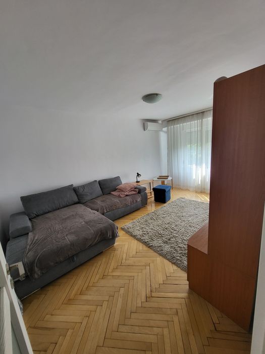 Dau in chirie apartament cu 2 camere