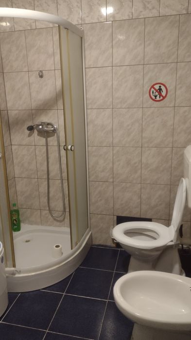 Inchiriez ap la casa separat