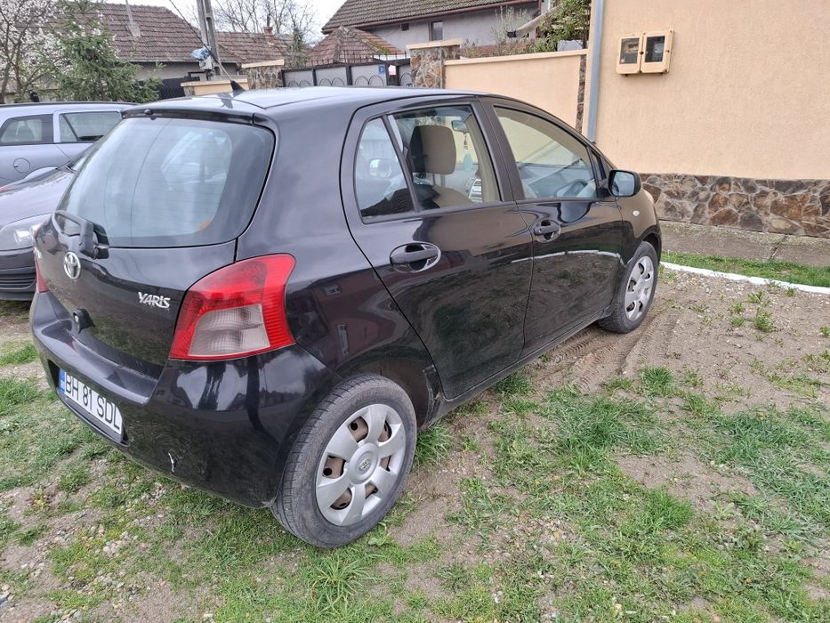 Toyota yaris benzină