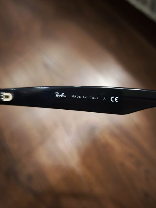 RAY BAN NEW WAYFARER
Сделано в Италии.