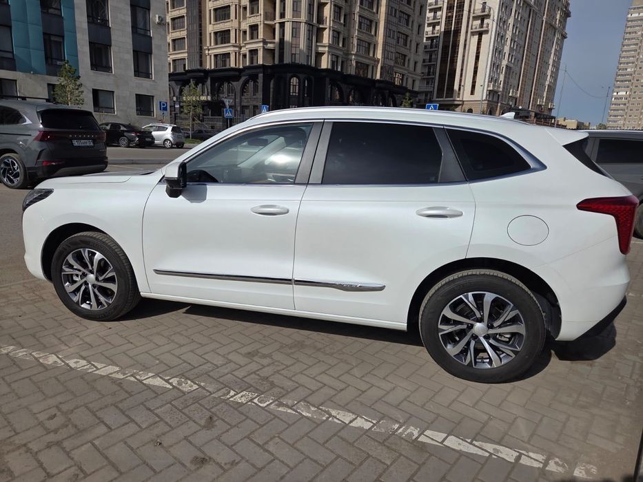 Haval машина белая