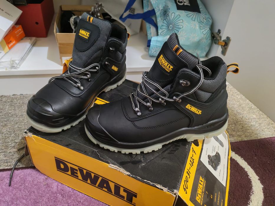 Рабочий ботинка новый