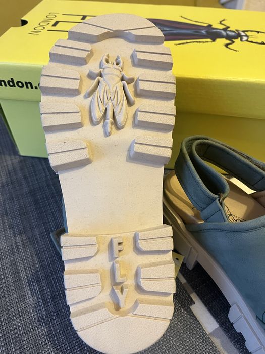 Лятно намаление! Страхотни сандали Fly London