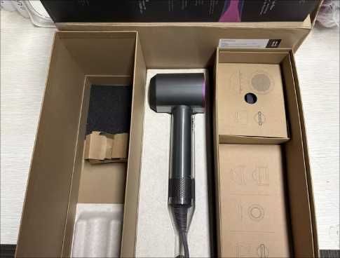 Dyson hairdryer/Сешоар