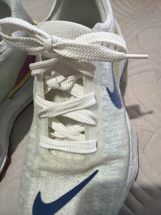 Продам кроссовки Nike