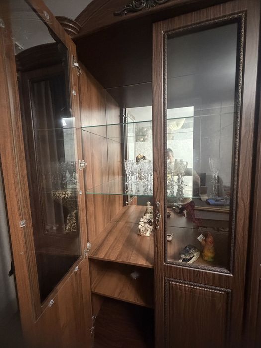 Продам стол и стенку