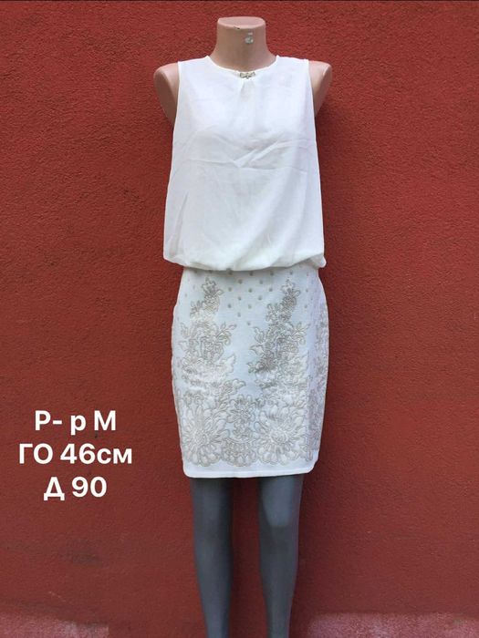 Елегантна бяла рокля