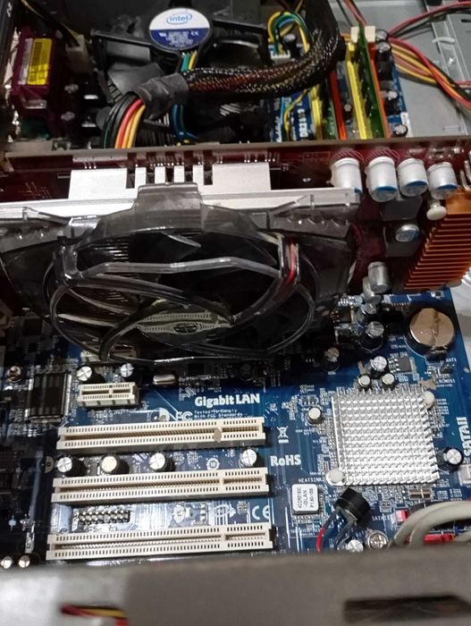PC low gaming  Intel E5400 2,70 GHz, placa video ATI Radeon HD 4770 512 MB