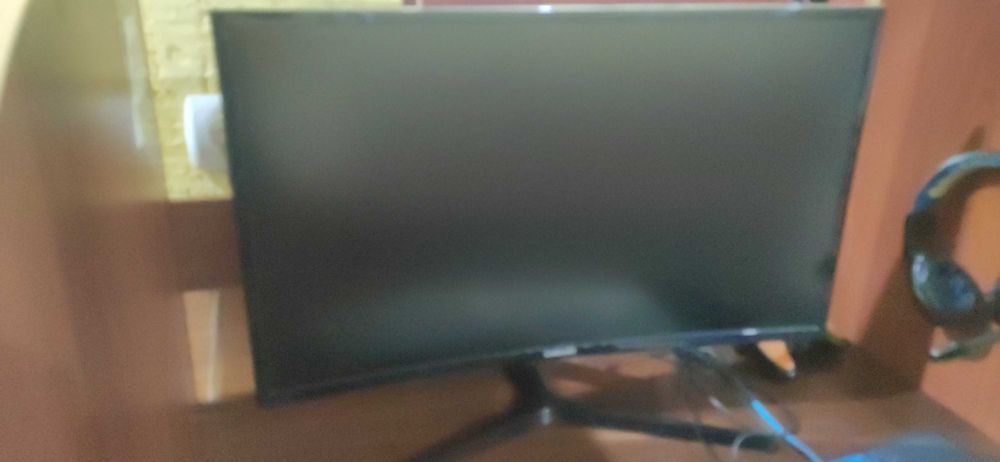 Мониторы рабочие в хорошем состоянии