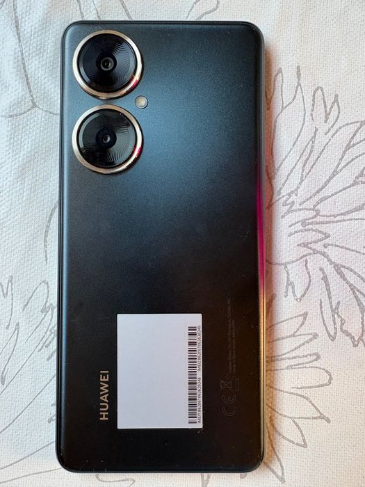 Продавам Huawei Nova 11i