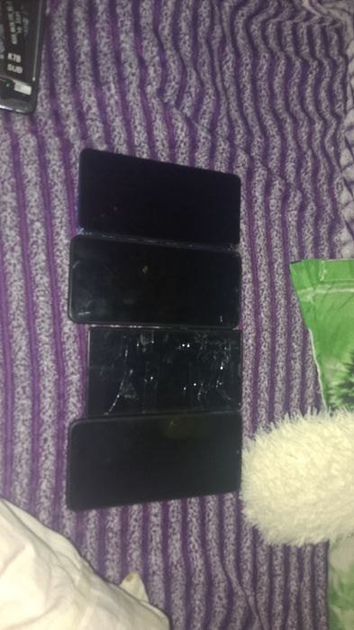 Продам телефоны 4 штуки