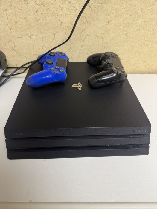 Продам плейстейшен 4 и два джостика