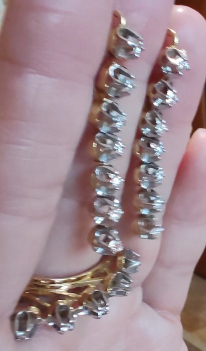 Продается золотой комплект СССР 750 проба с якутские бриллиантами