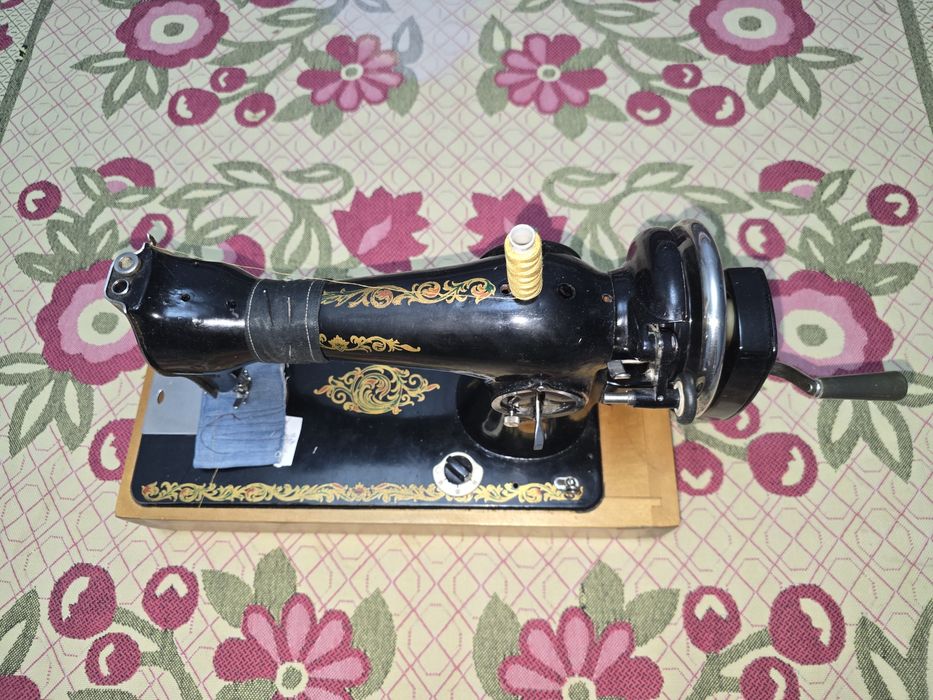 Продам швейную машину