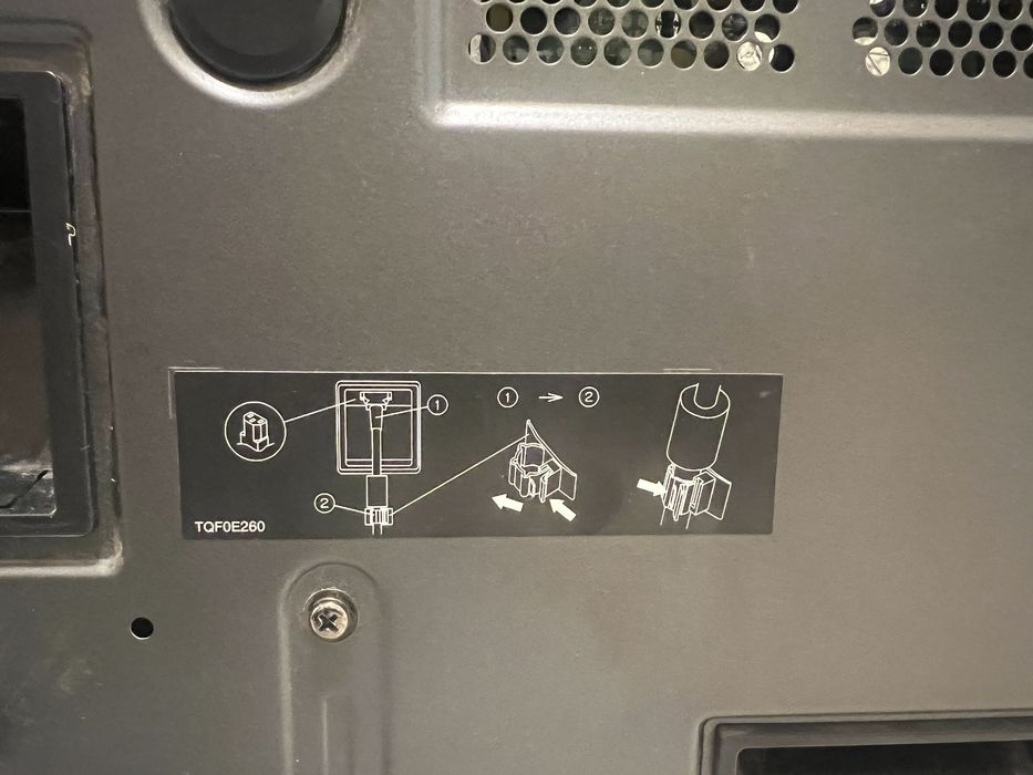 Неработещи плазмени телевизори Panasonic TH-50PY70P, за части и сцени.