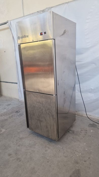 Плюсов хладилник Coldline изцяло от неръждаема стомана