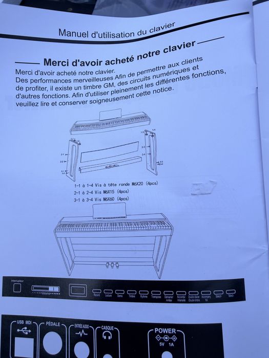 Pian digital cu bluethott si 103 clape
