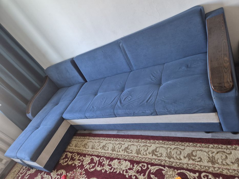 Б/У диван в среднем сост.