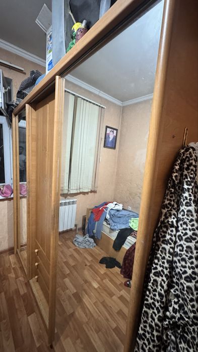 Спальный шкаф со двумя зеркалами