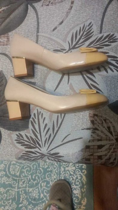 Продам женские туфли