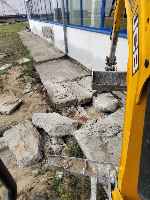 Услуги с хидравличен чук багер