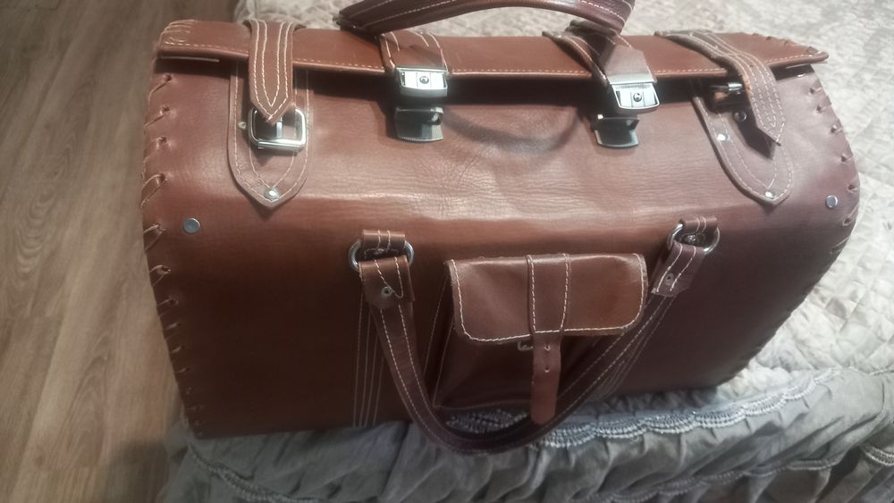 Продам кожаный новый саквояж