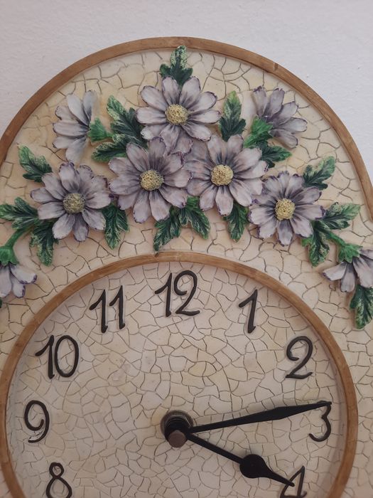 Deosebit ceas decorativ din ceramica