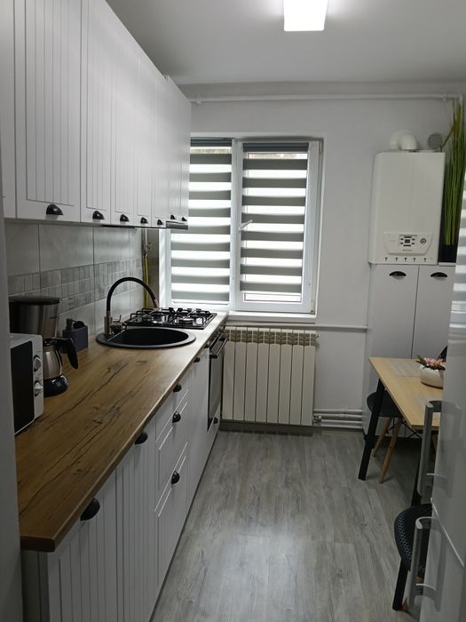 Vând apartament cu doua camere, renovat, mobilat,utilat nou, parcare