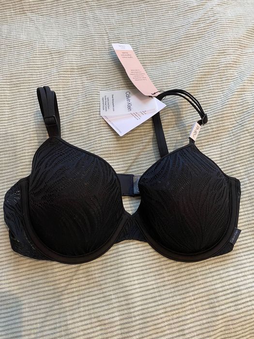 НОВ сутиен Calvin Klein 32С