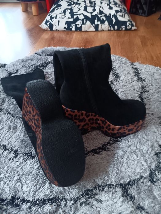 Ботуши велурени...