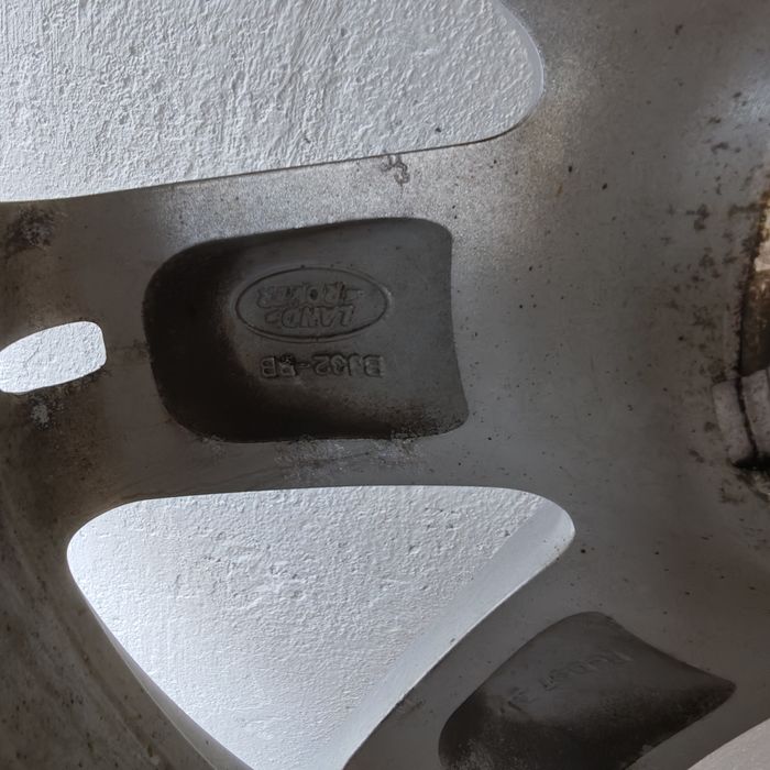 235 65 18 оригинални джанти за land Rover