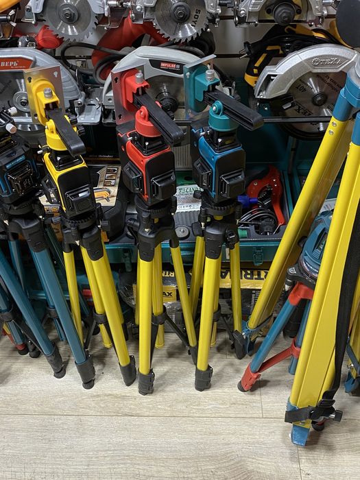 Лазерни уровень 4д