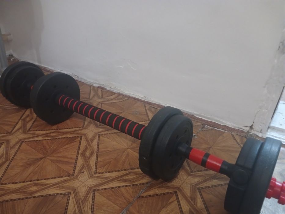 Продаются гантел и штангы