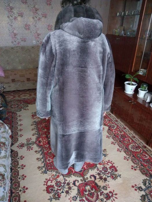 Продам шубу мутон с капюшоном.