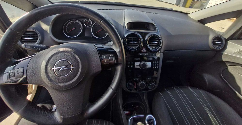 Dezmembrez Opel Corsa D 1.3D 75 CP cod motor Z13DTJ 5+1 trepte E 4 2010