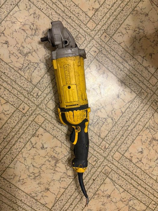Большая болгарка DeWALT
