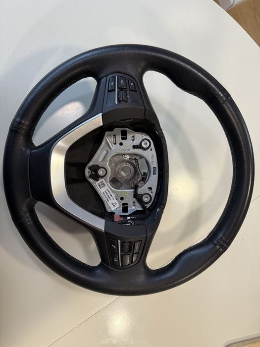 Volan bmw x3 f25 fabr 2016, potriveste pe f10 sau seria3x5 stare nou