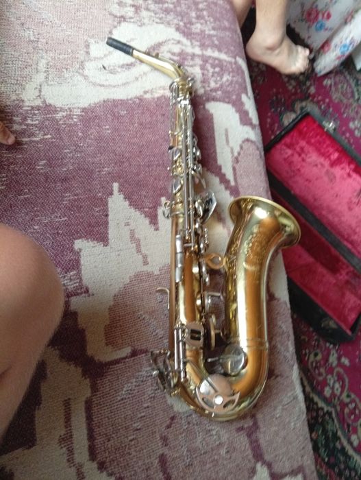 Vînd saxofon  prof