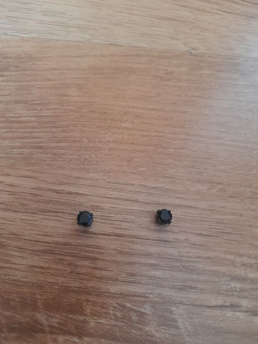 Cercei cu magnet pereche zirconiu alb/negru,unisex NOI !!