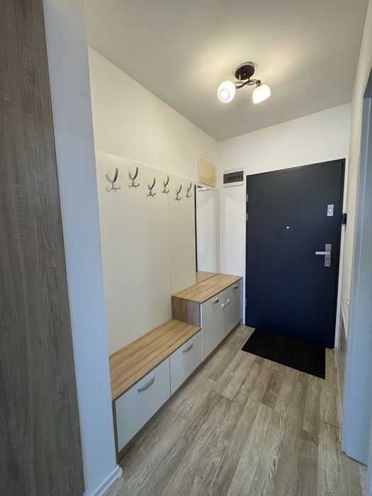 Inchiriez apt. 2 camere, 350 euro.