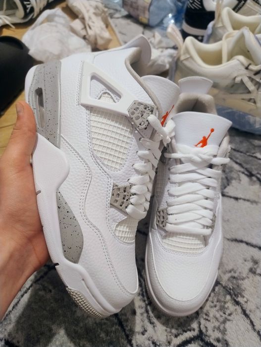 Jordan 4 frumoși