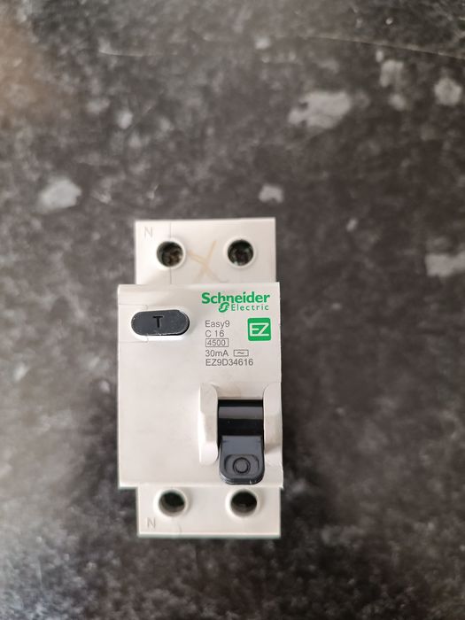 Дифференциальный автомат Schneider Electric C 16 30 мА класс AC
