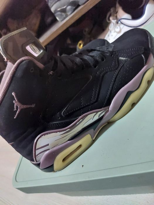 Jordan 6 MVP în nuanța Black Sky Mauve.