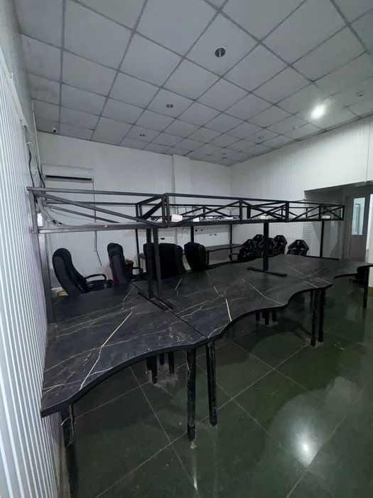 Продам компьютерный стол на 20 мест