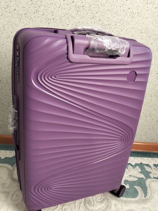 Продам новые чемоданы